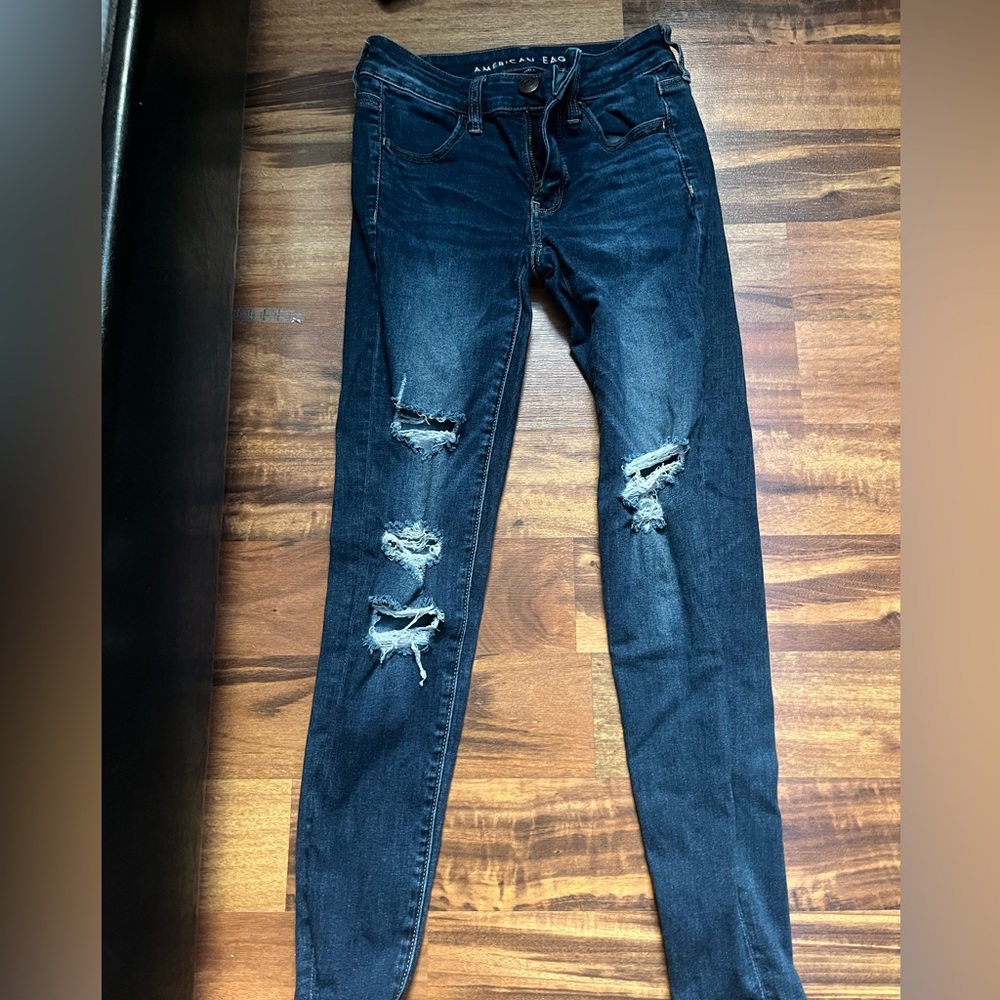 dark wash size 2 AE ripped jeggings